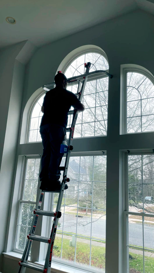 cleaning contractor cleaning a houses windows sewell nj