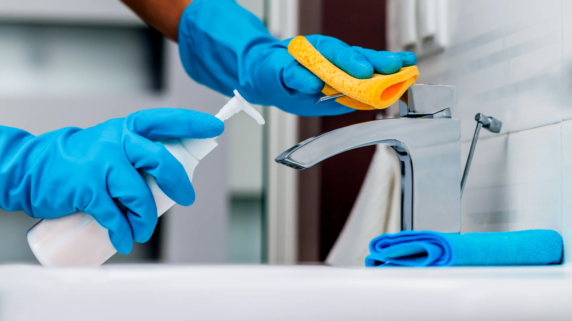 cleaning contractor during bathroom cleaning sewell nj